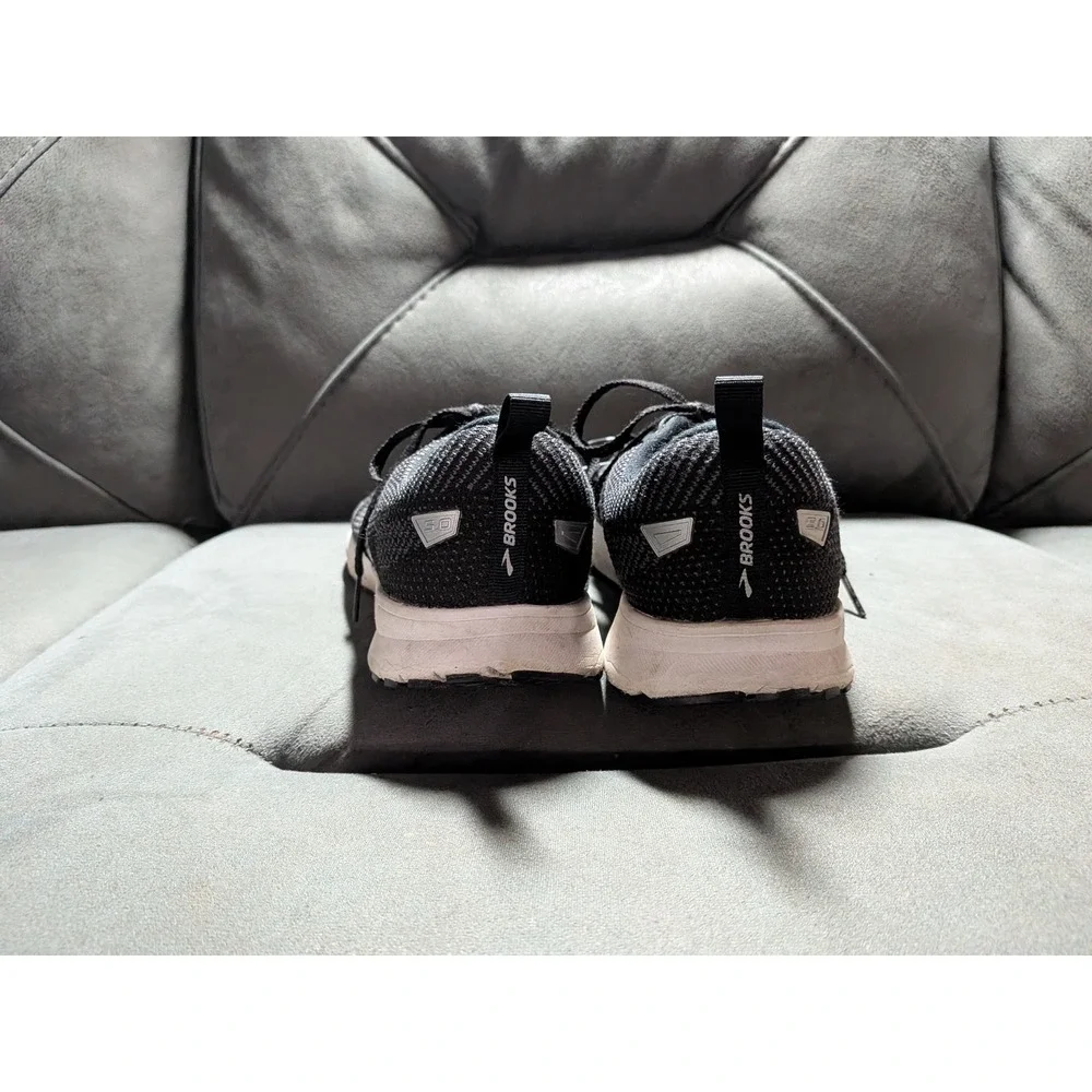 Brooks revel running